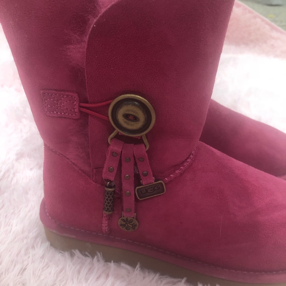 🌸BRAND NEW UGG  BOOTS (Pink) Size 6
